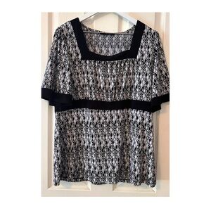 Black and White Geometric Women's Top